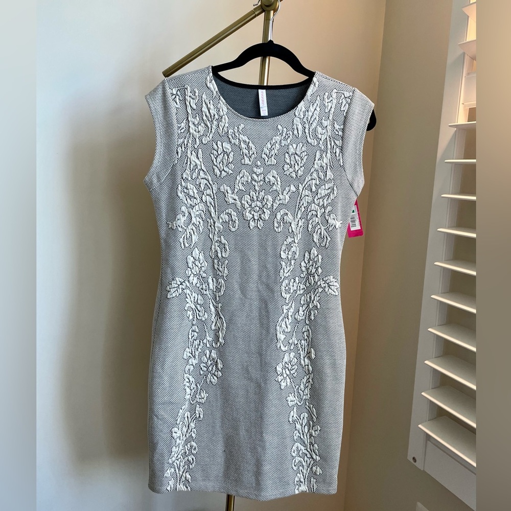 Stunning embossed filigree patterned bodycon dress.
